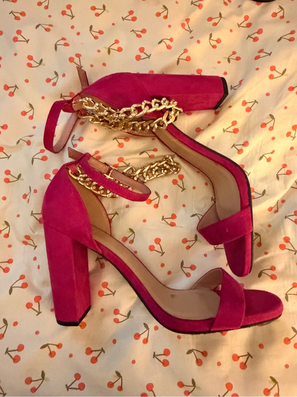 BRAND NEW y not pink velvet heels with gold chain
